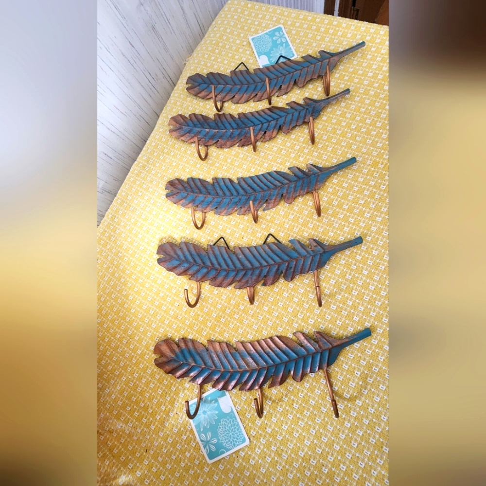 Set of 5 feather hanging wall decor